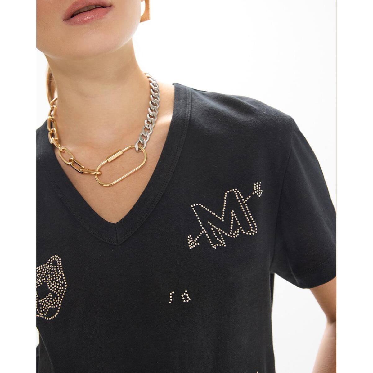 T-shirt con scollo a V, spacchi laterali, stampa in cotone e lino e mini borchie.
