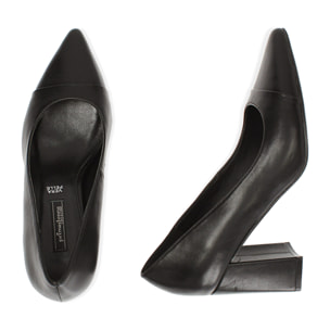 Zapato de tacón negro, tacón de 8 cm.