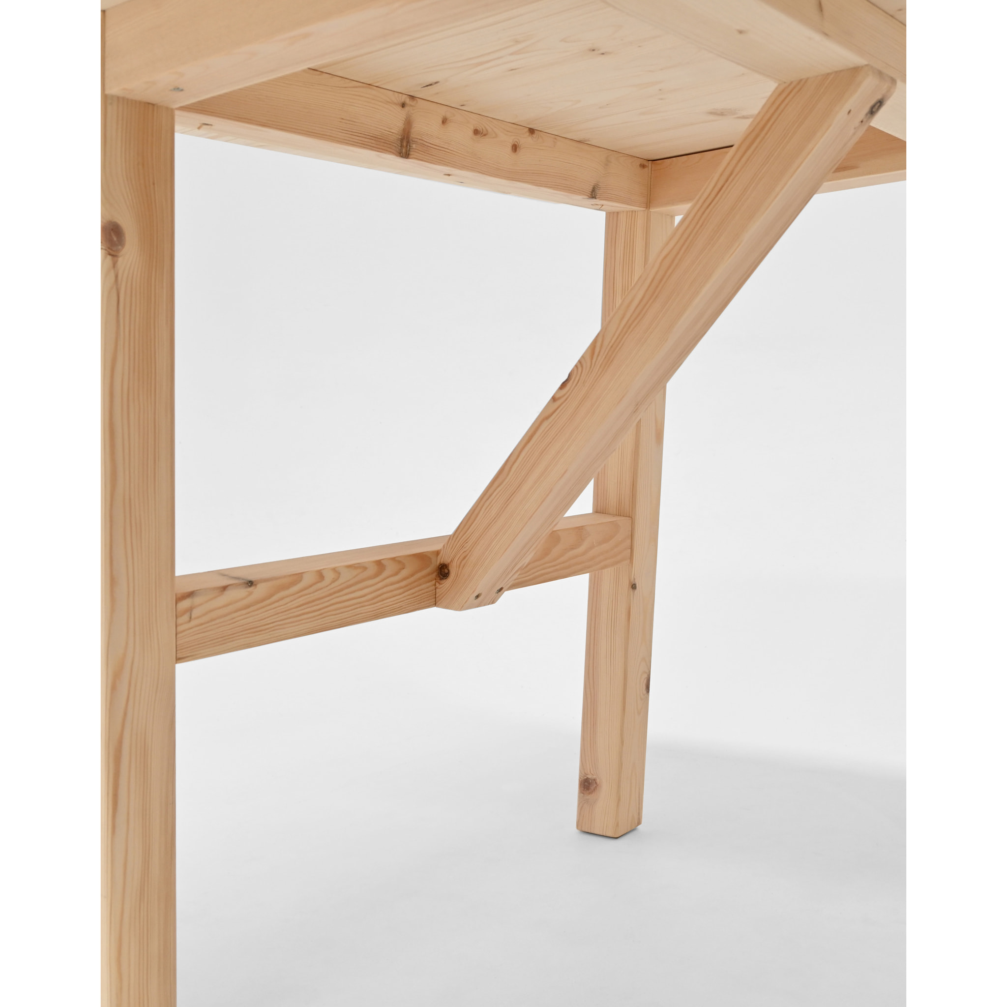 Table à manger en bois massif ton naturel en différentes tailles