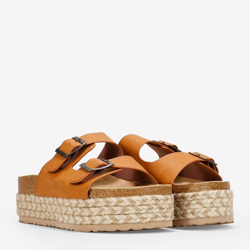 Sandalias marrones con plataforma de esparto