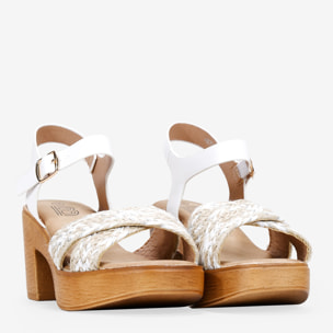Sandalias de tacón blancas con rafia