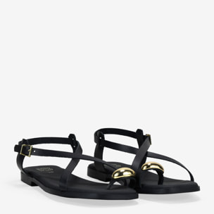 Sandalias de dedo negras en piel con adorno metálico