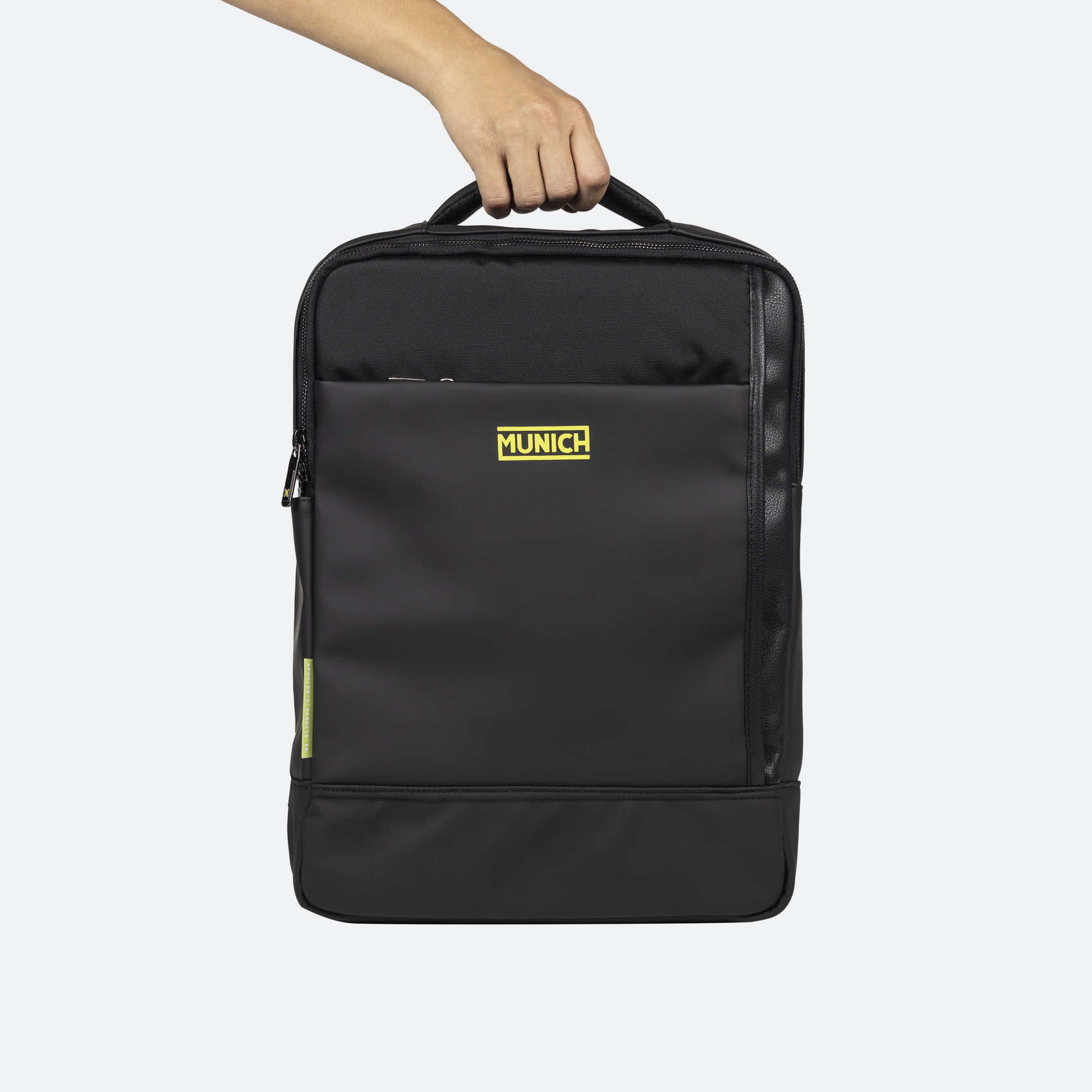 Mochila Negra de Gran Capacidad con Compartimento para Botella JUNGLE BACKPACK SQUARE