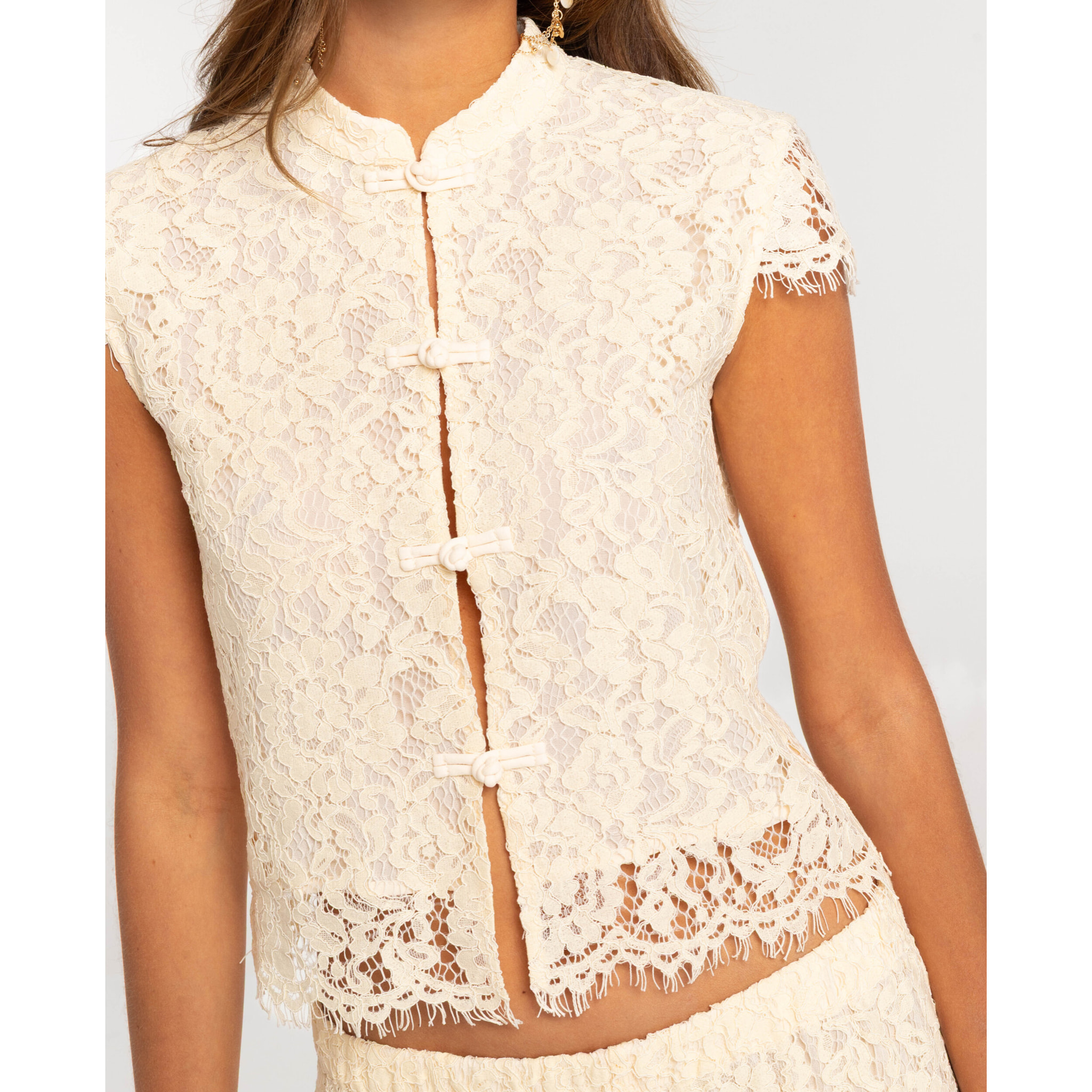 Top de mujer de encaje con cuello mao