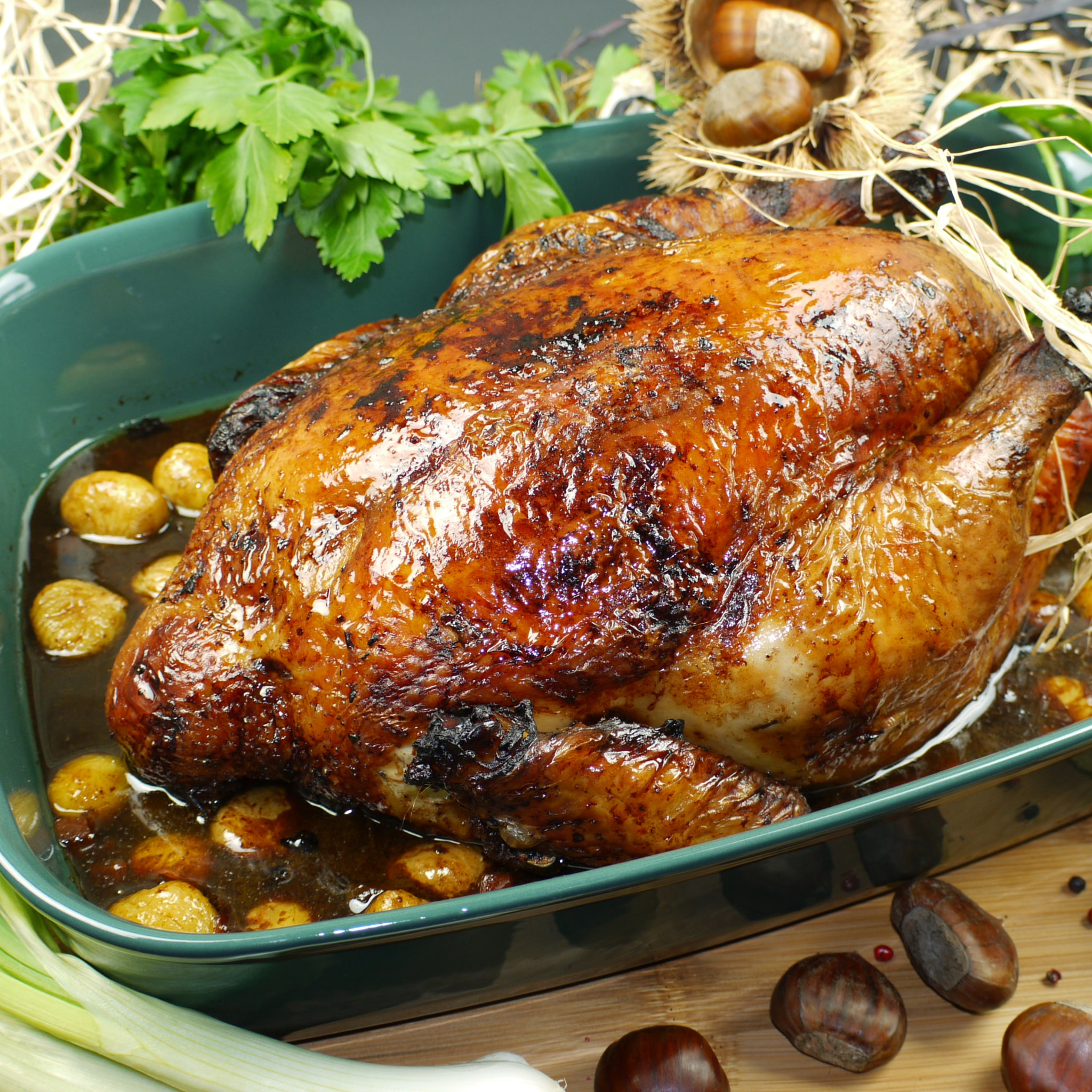Chapon aux brisures de truffes sélection du père Laurent précuit prêt à rôtir - 3,6kg - France - Les volailles du père Laurent