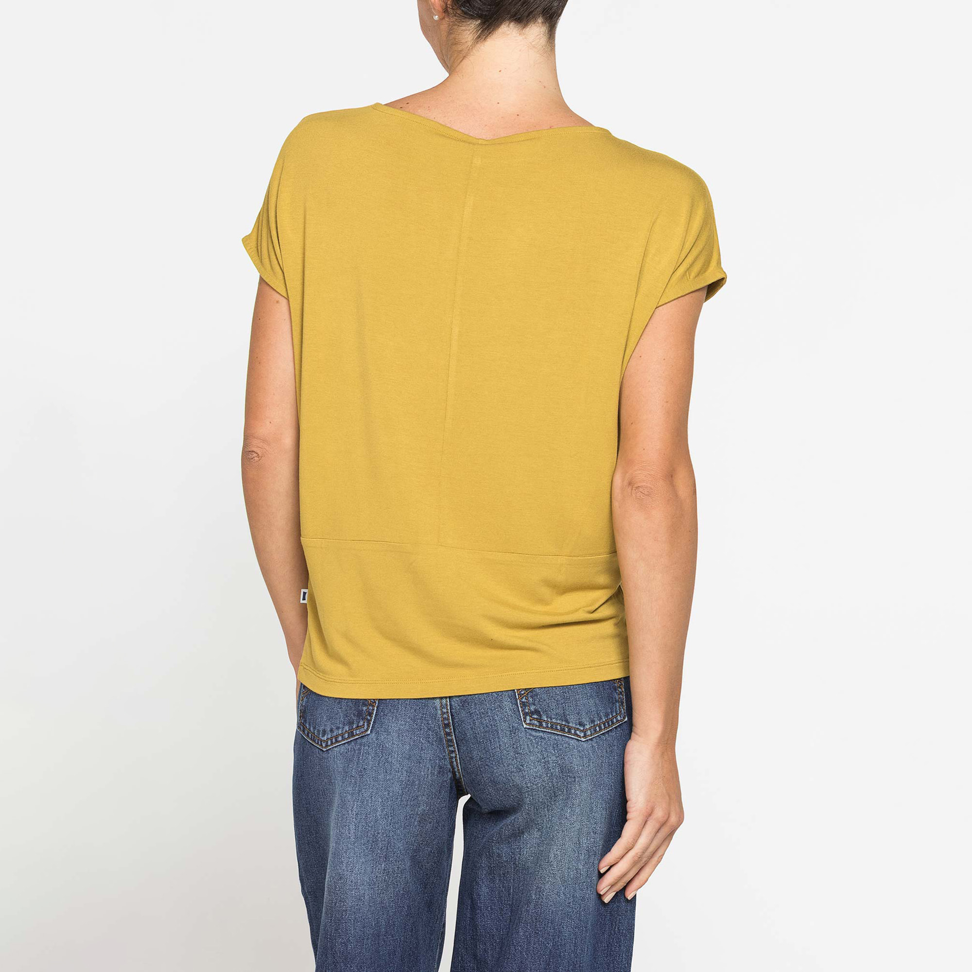 T-SHIRT IN VISCOSA CON SCOLLO A BARCHETTA