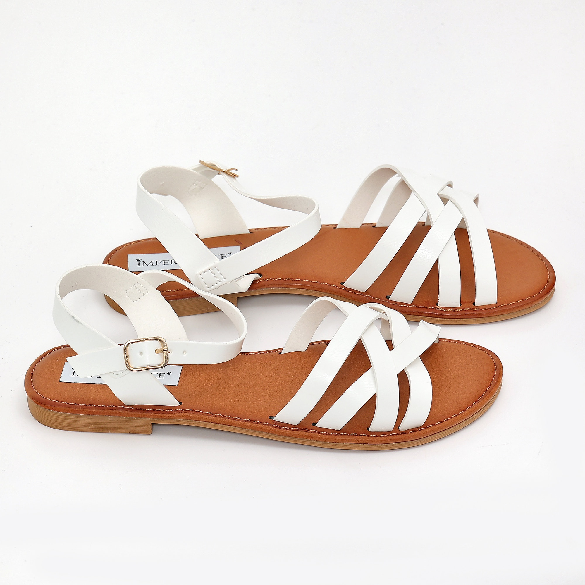 Sandali bassi in simil pelle con fasce incrociate