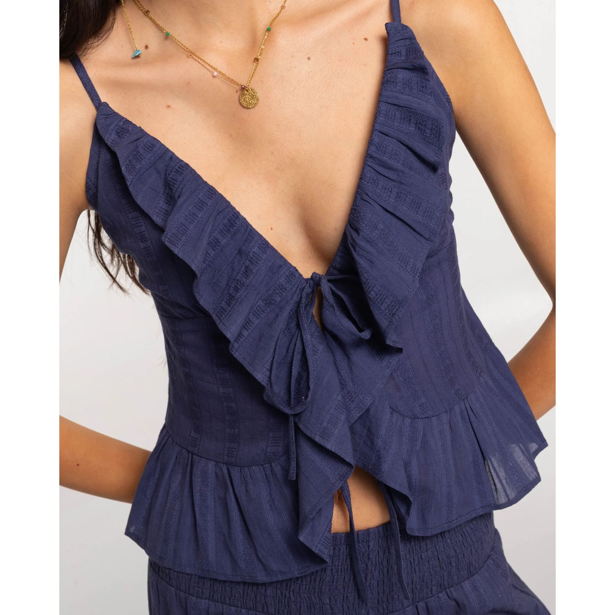 Top de mujer  de tirantes con lazadas frontales