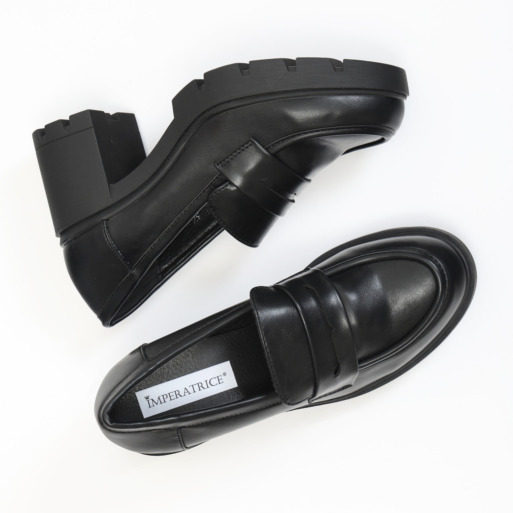 Mocassini in simil pelle con tacco comodo