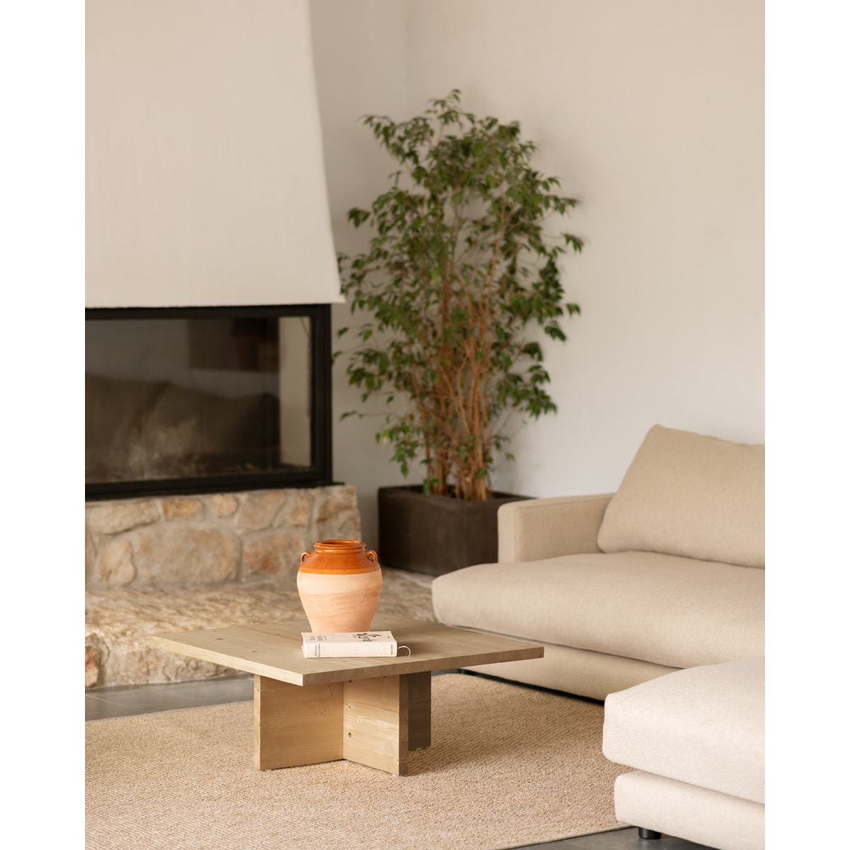Table basse carrée en bois massif ton chêne moyen de 80x80cm Hauteur: 33.2 Longueur: 80 Largeur: 80