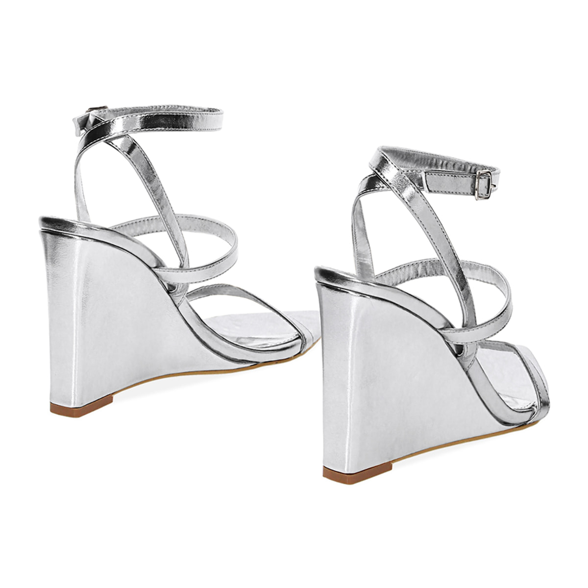 Sandalias con tacón plateado en laminado