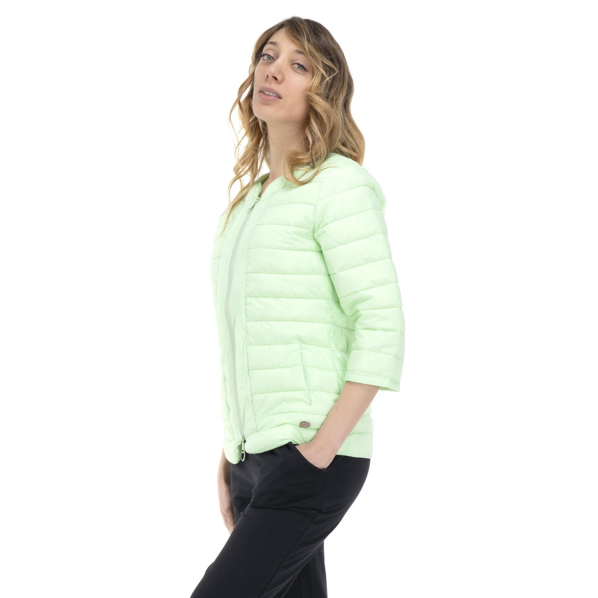 Chaqueta básica de mujer.