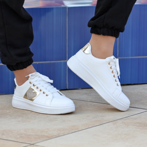 Sneakers in simil pelle con dettaglio strass