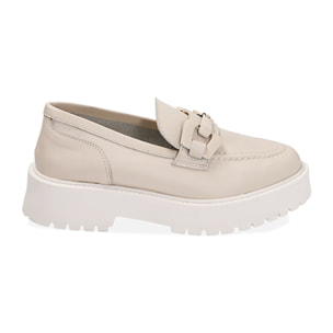 Mocasines gruesos de piel color crema