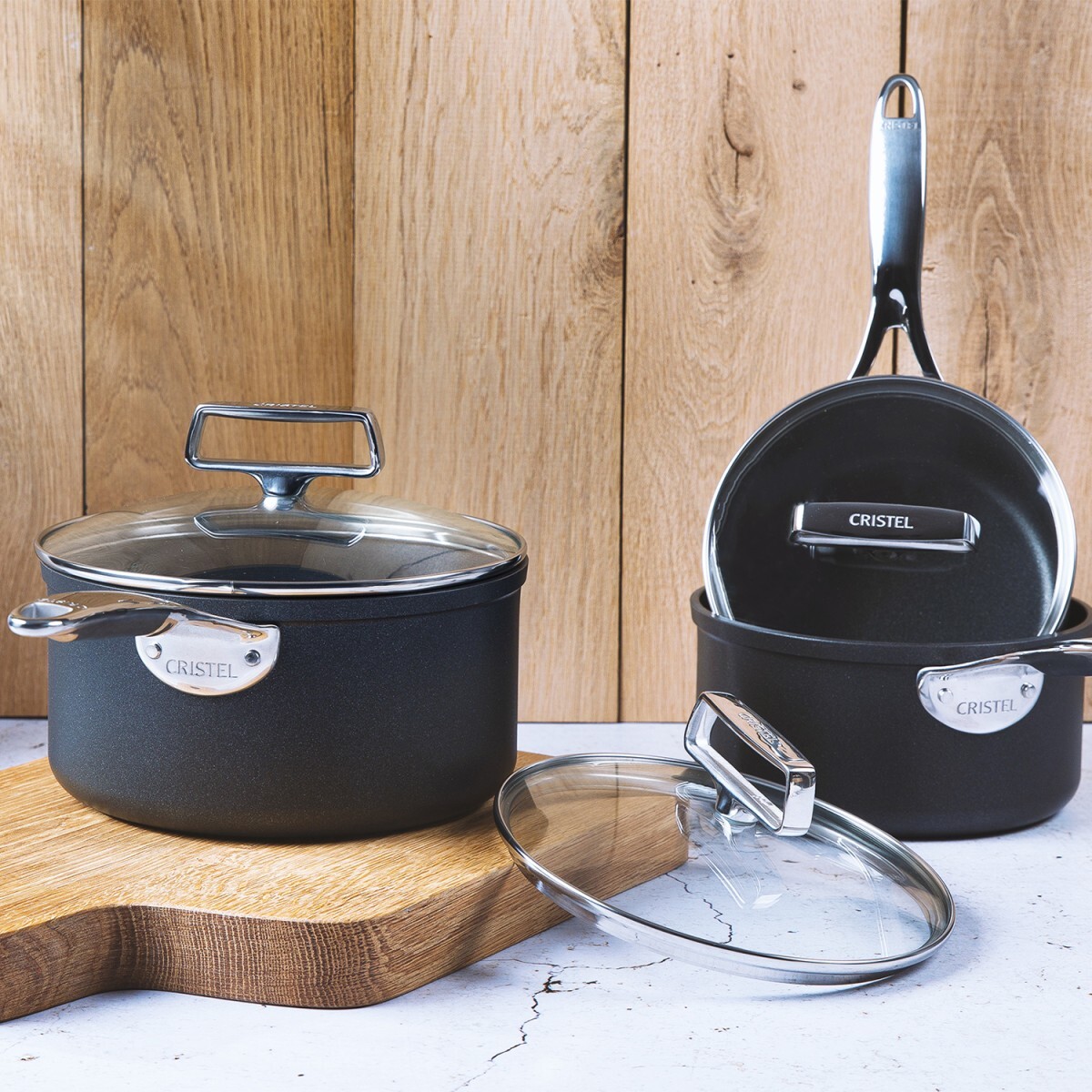 Casserole antiadhésive en aluminium avec couvercle