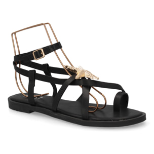 Sandalia romana plana con decoración de estrella.