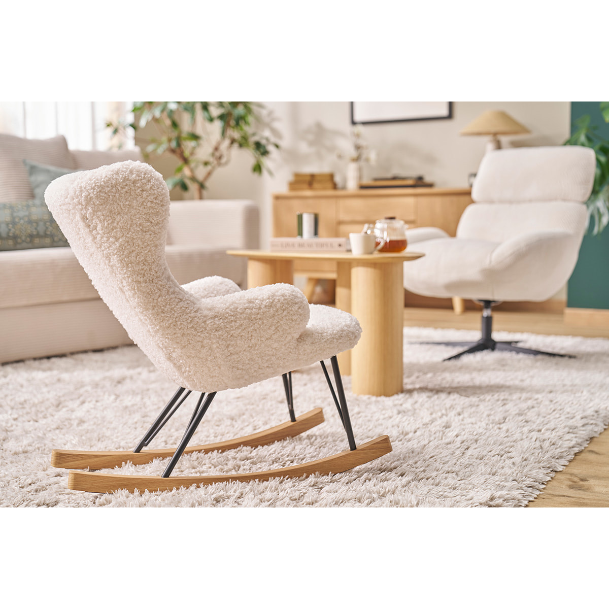 Rocking chair enfant en tissu effet peau de mouton blanc, métal noir et bois clair SHAUN