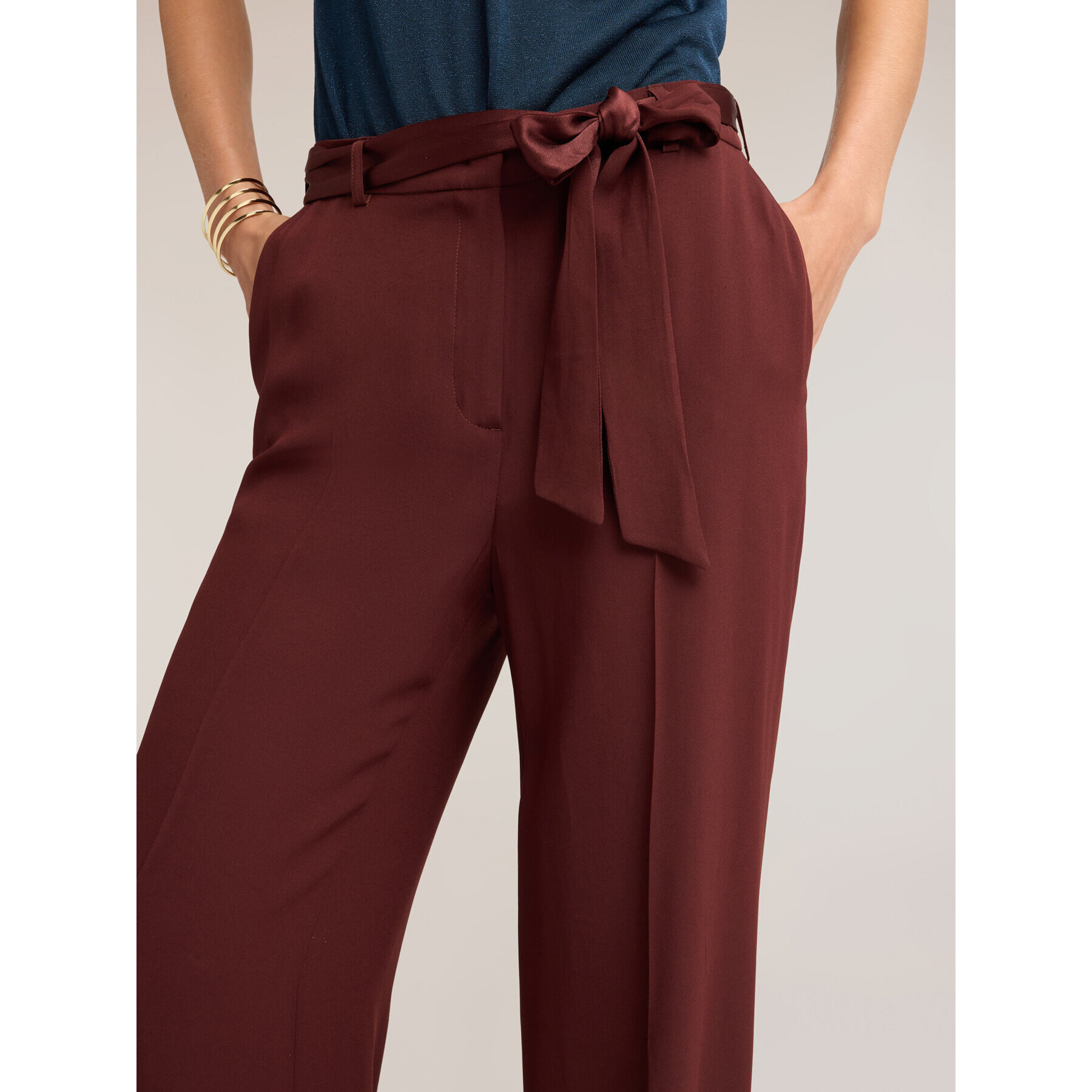 Motivi - Pantaloni palazzo in enverse satin con fusciacca - Marrone