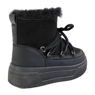 Stivaletti in simil camoscio imbottiti con stringhe