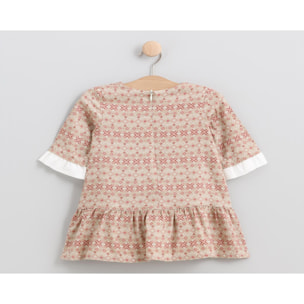 VESTIDO COLOR MARRÓN CON LAZO DELANTERO Y DOBLE TEJIDO EN LA MANGA.