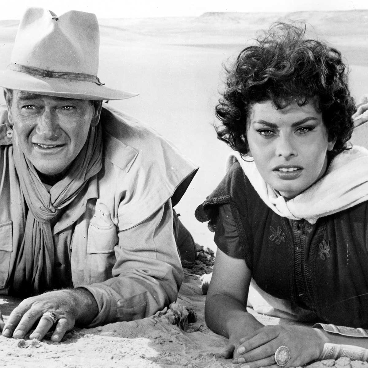 Tableau noir et blanc Photo d’acteurs John Wayne et Sophia Loren Toile imprimée