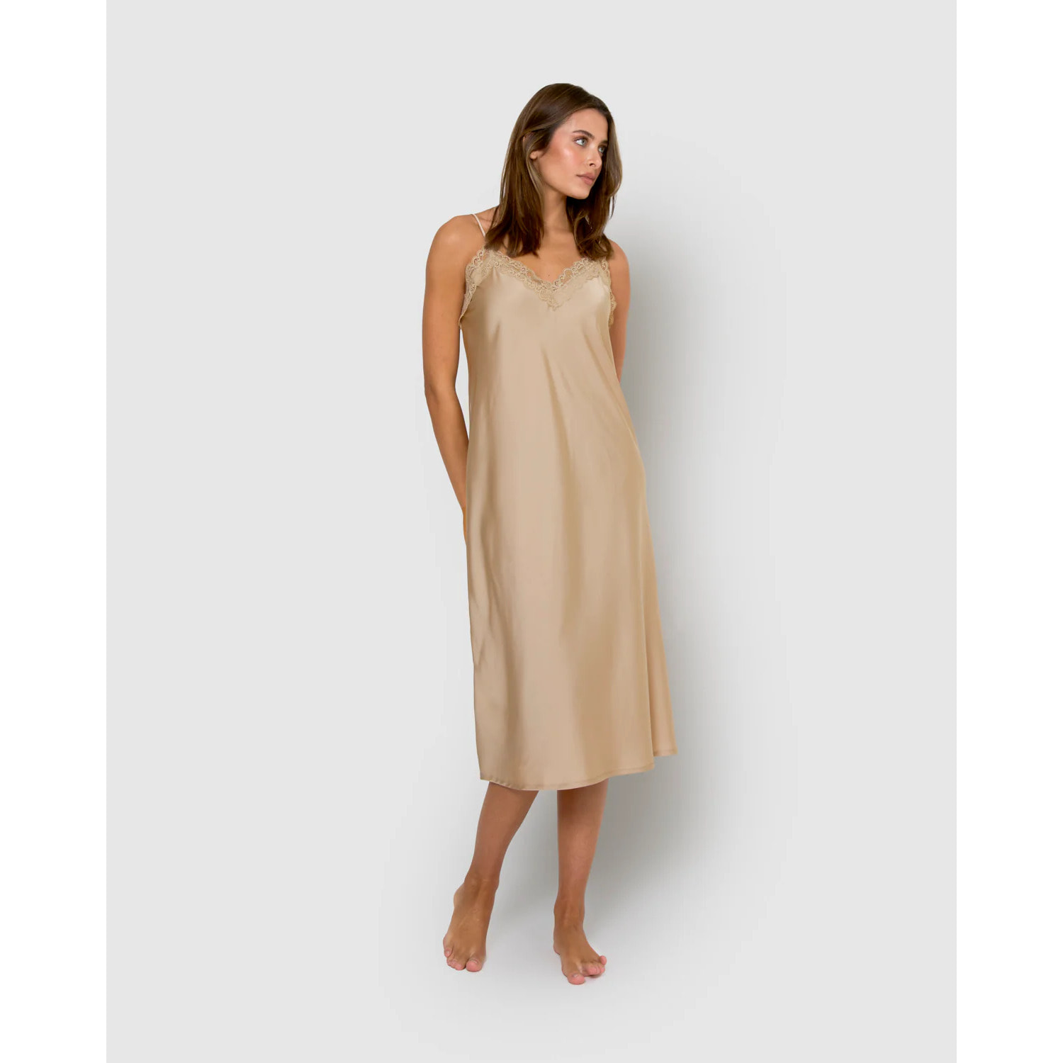 Camisón midi satén beige
