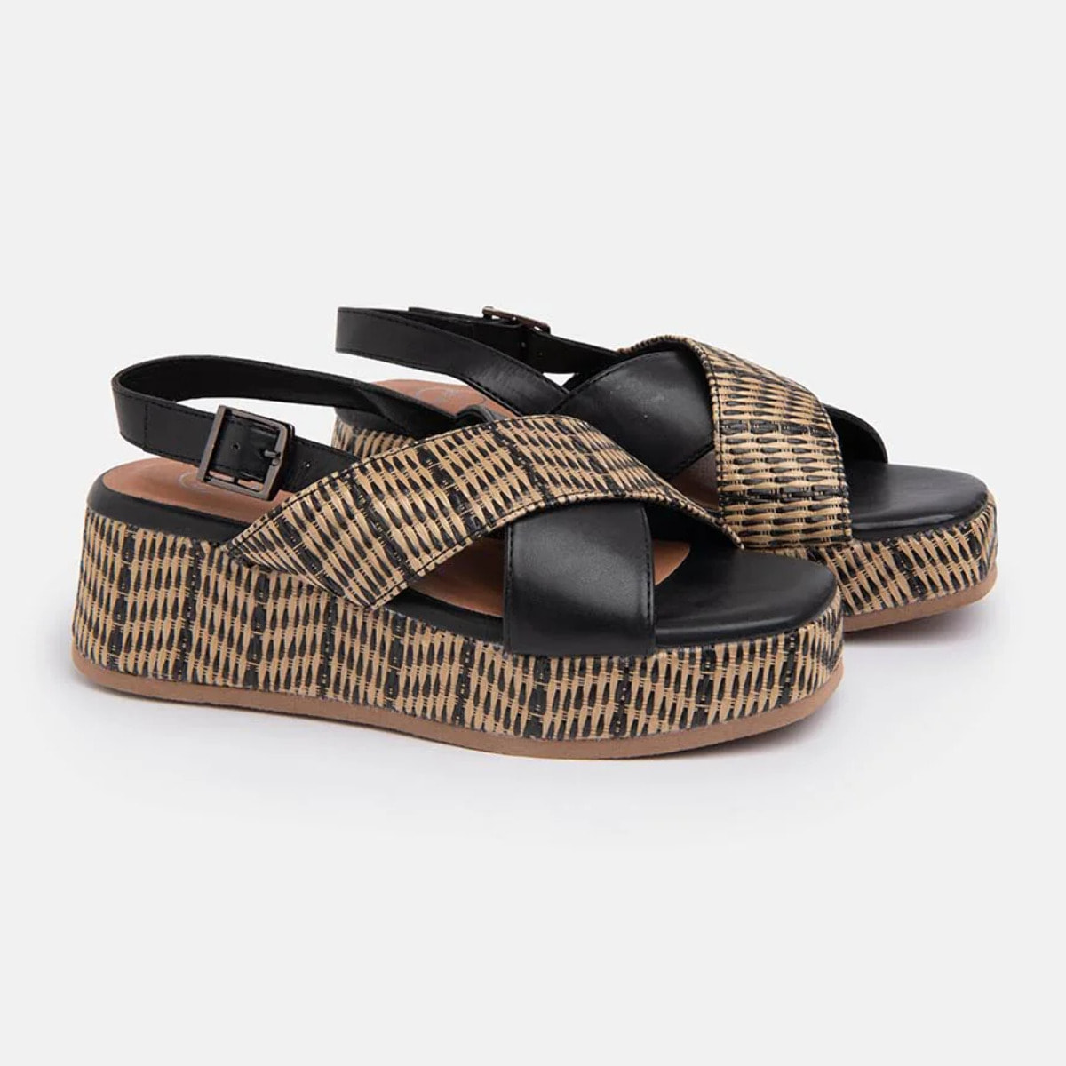 Sandalo con fascia incrociata in paglia e cinturino - NERO