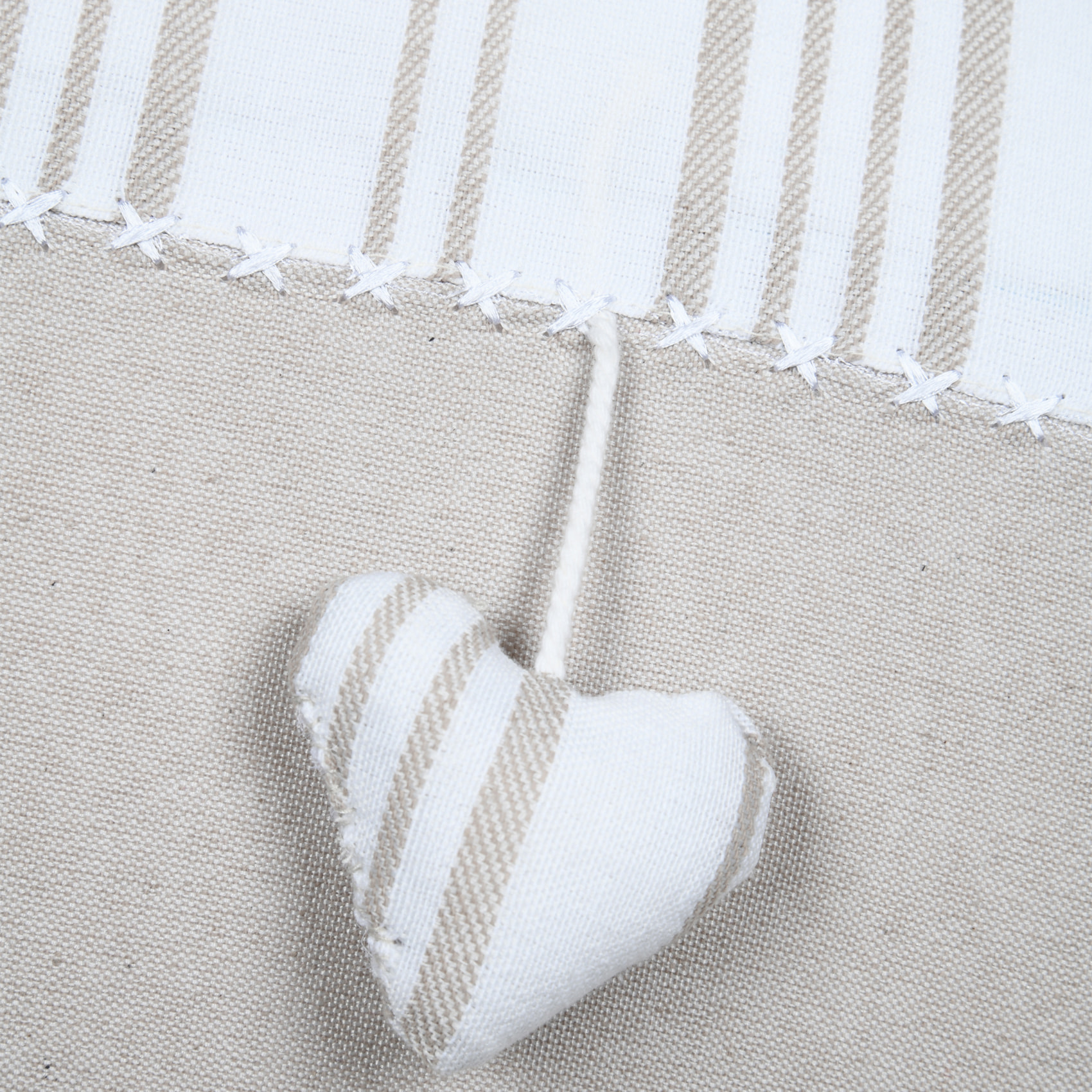 Coussin décoratif coeur - Ecru