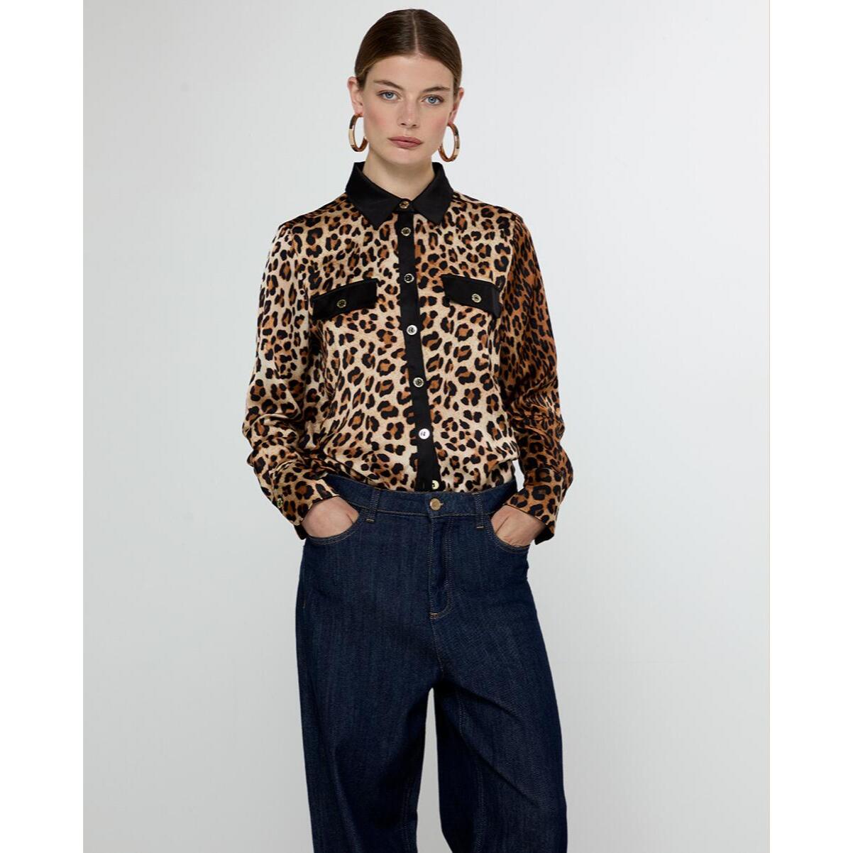 Camicia stampa animalier con colletto e pattina in contrasto