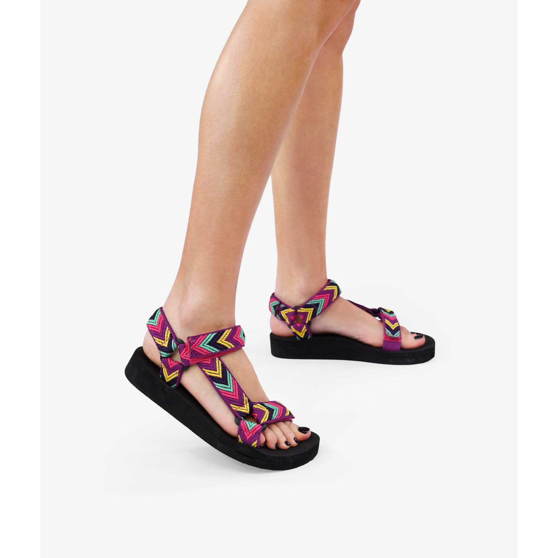 Sandalias deportivas planas con estampado étnico