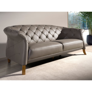 Sofá Chester Angel Cerdá de 3 plazas tapizado en piel de origen vacuno en gris patas de madera en miel 262x104x82cm