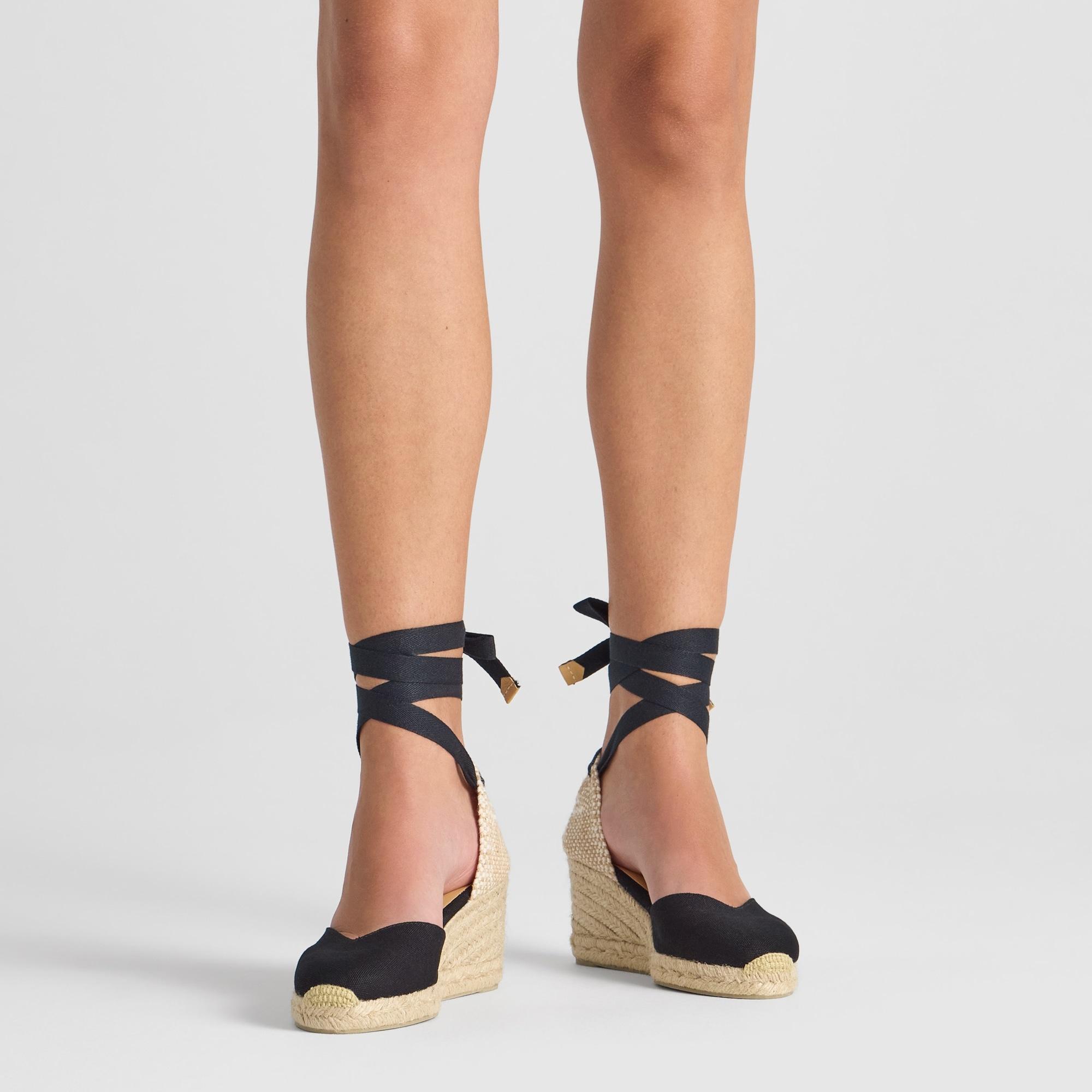 Alpargata plana en lona de algodón con pala en v y lazo al tobillo