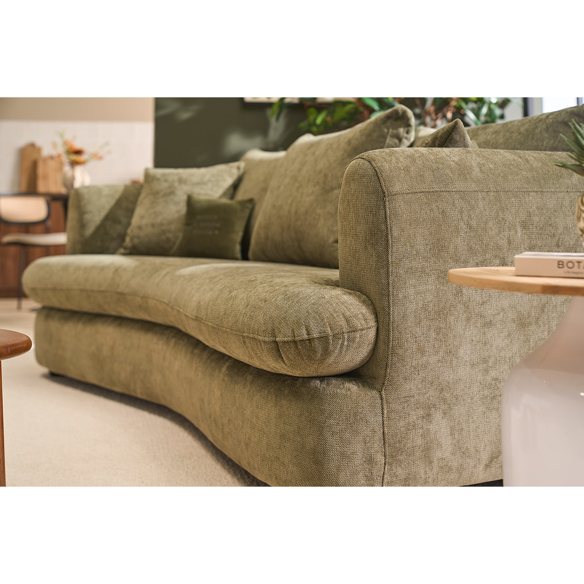 Canapé déhoussable 3-4 places design haricot en tissu effet velours texturé vert kaki SACHA