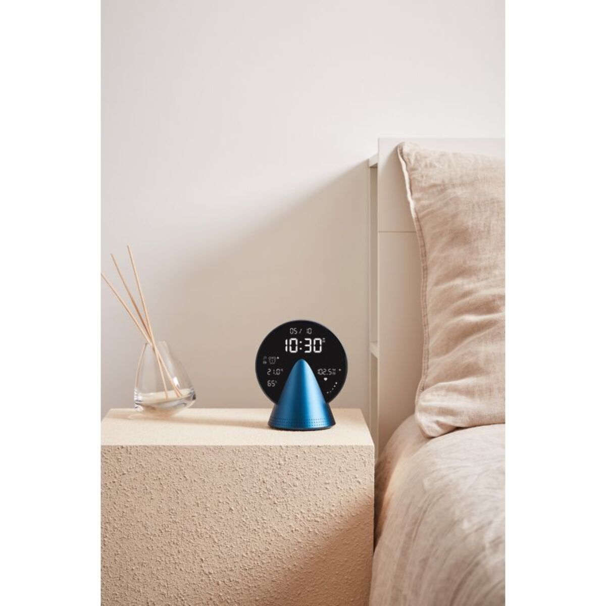 Radio réveil LEXON Conic Clock avec fonction Bluetooth Bleu