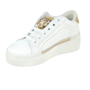 Sneakers in  pelle con applicazione