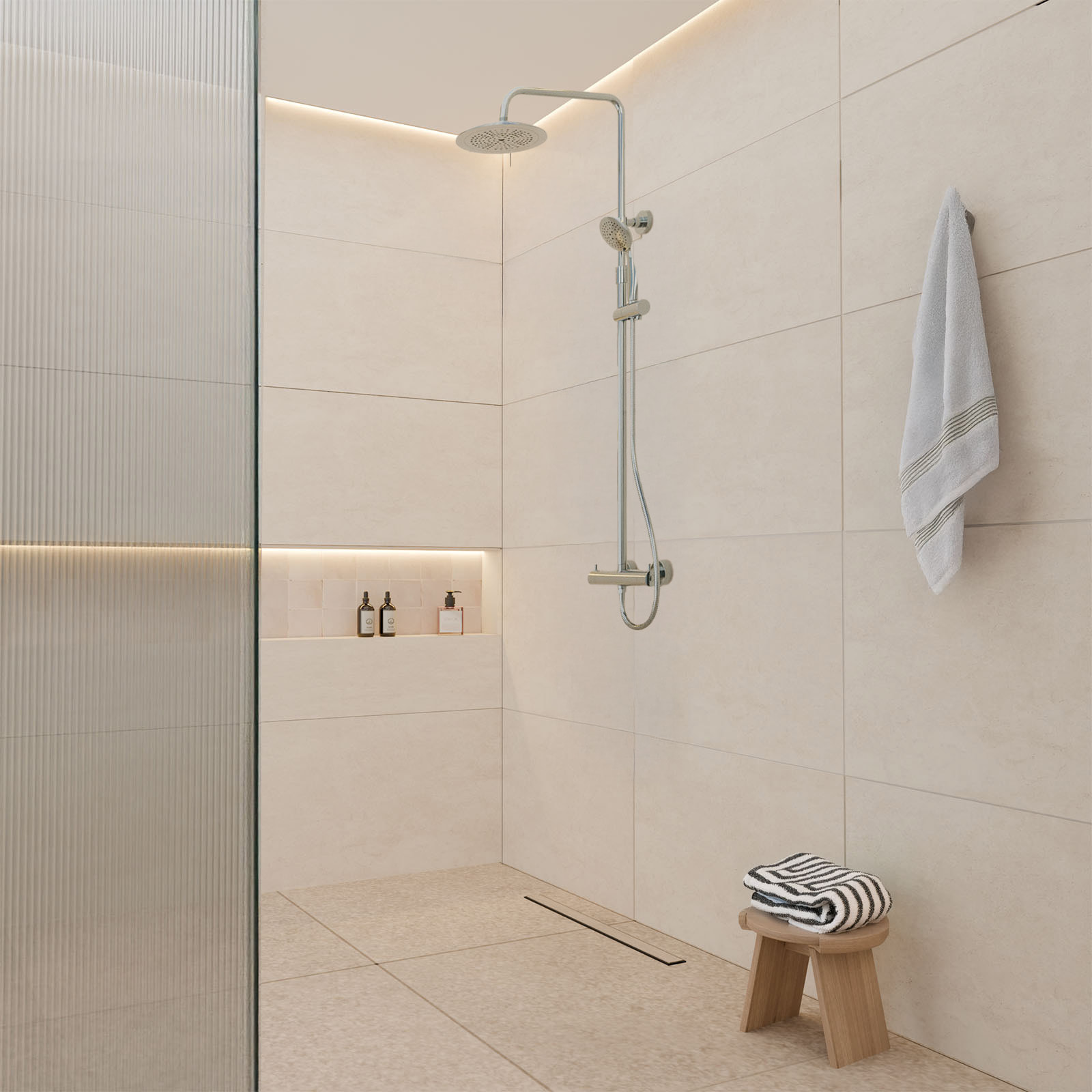 Colonne de douche Thermostatique finition Chrome 133x26x52 cm - MOLLY CHROME