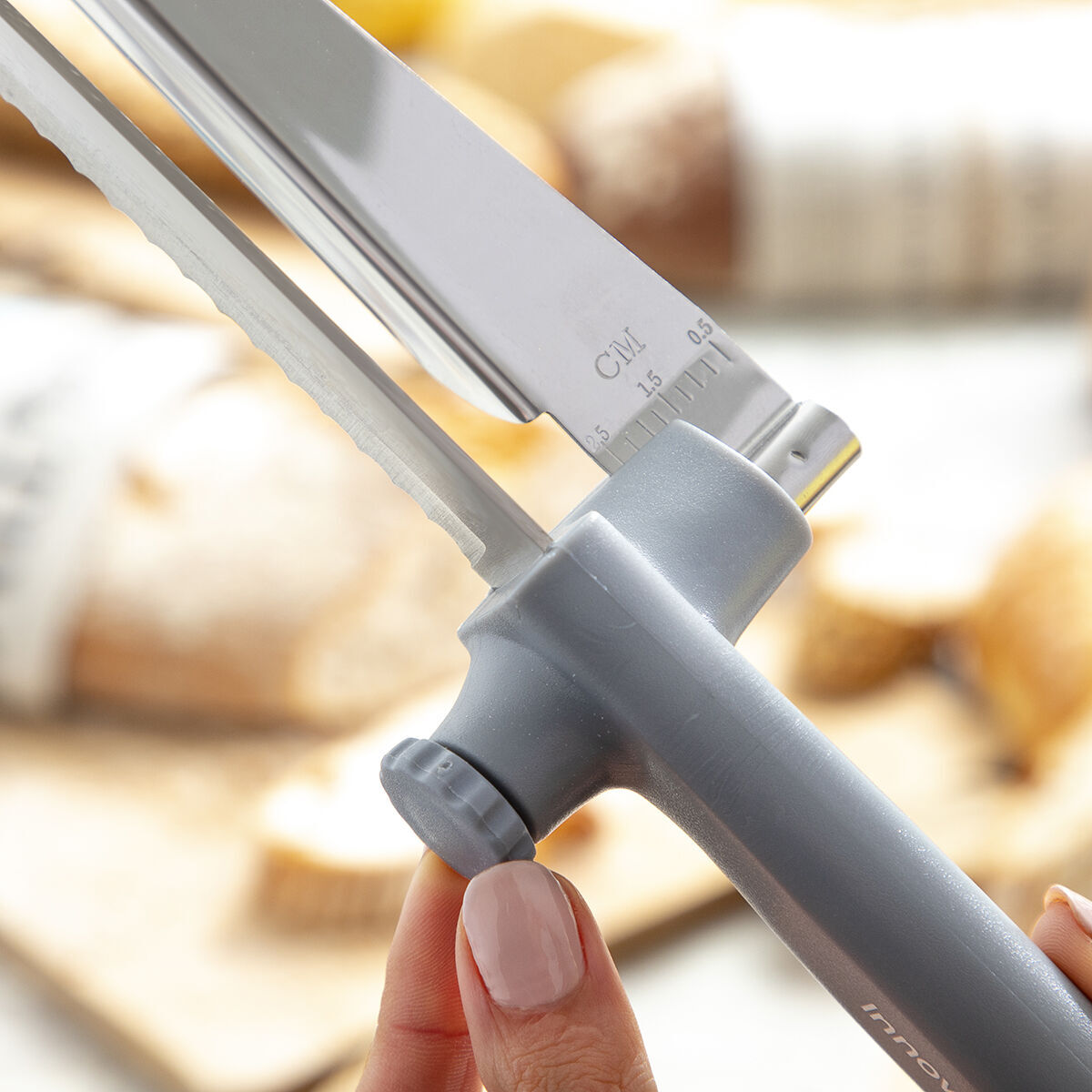 Coltello da Pane con Guida di Taglio Regolabile Kutway InnovaGoods