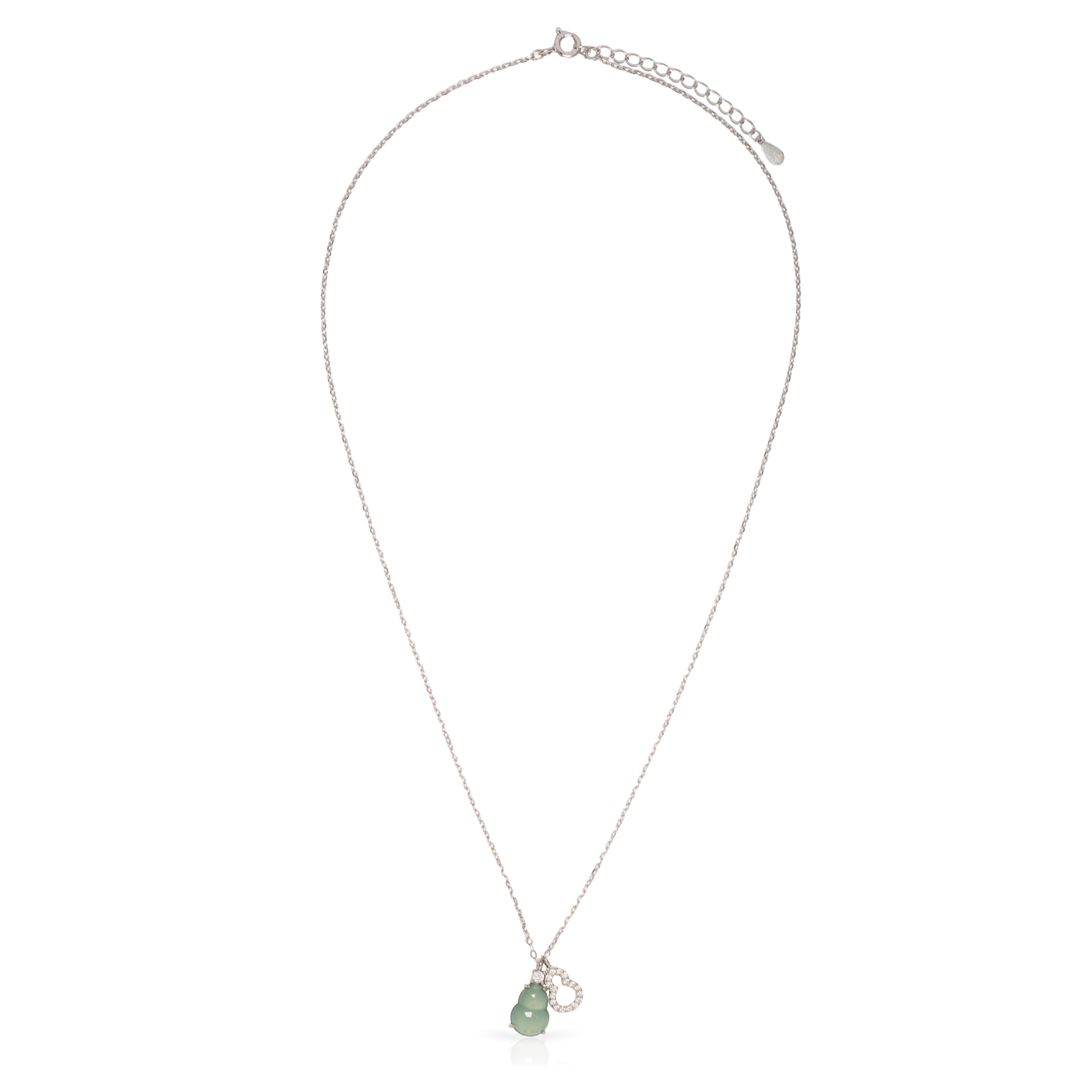 Collar de plata de ley 925 con colgante de jadeíta y circón con cierre de resorte.