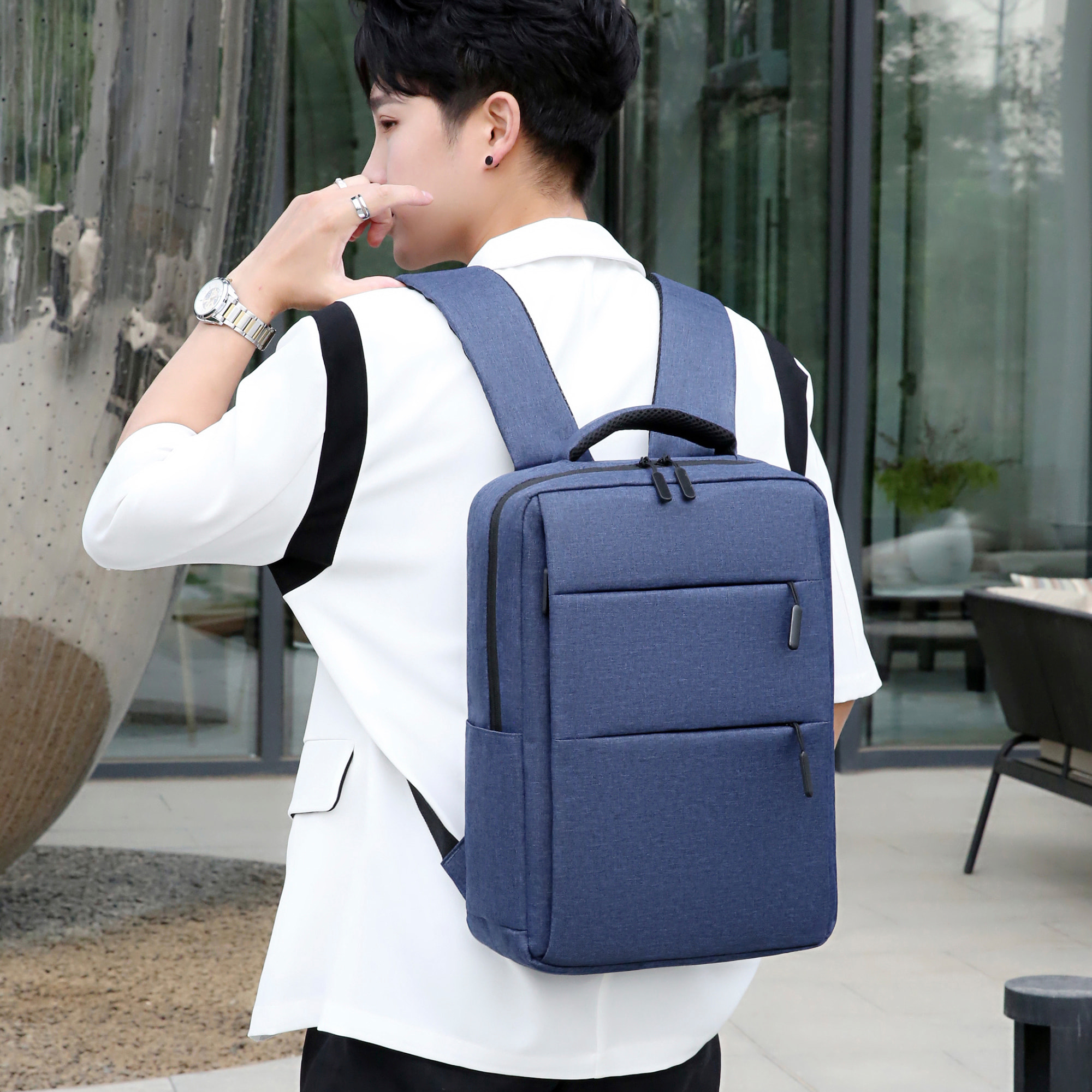 DAM Mochila para Laptop con interfaz de carga USB. 30x13x44 Cm. Color: Azul Marino