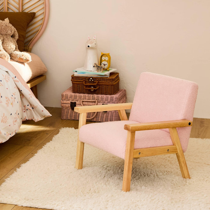 Fauteuil enfant en bois et tissu bouclette rose. ISAK L 47 x P 43.5 x H 50cm