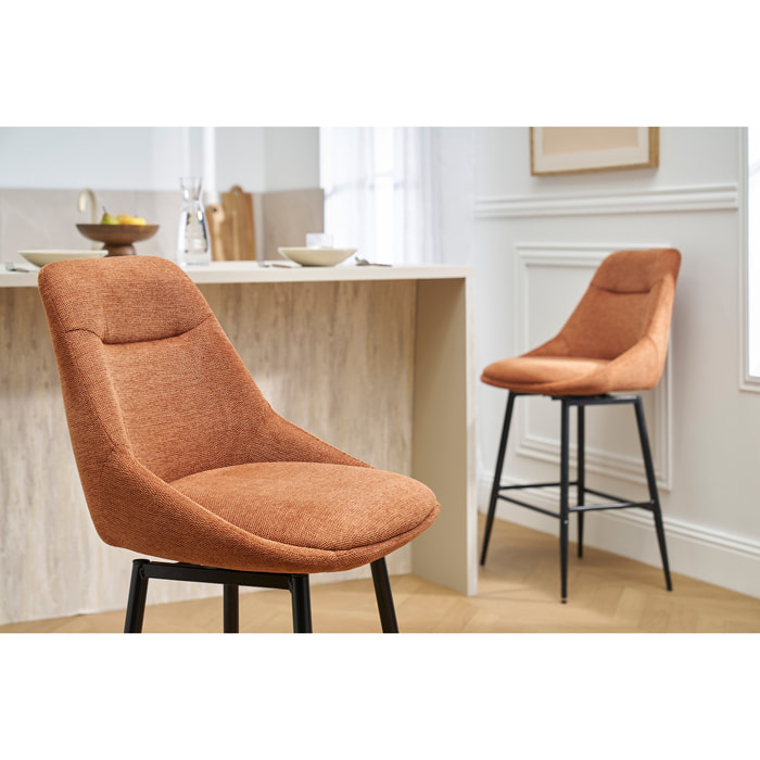 Tabourets de bar pivotants 360° en tissu effet velours texturé terre brûlée et métal H66 cm (lot de 2) ALESS