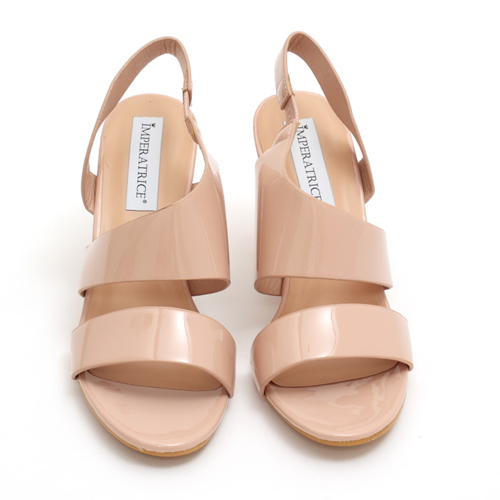 Sandali in simil pelle verniciata con tacco