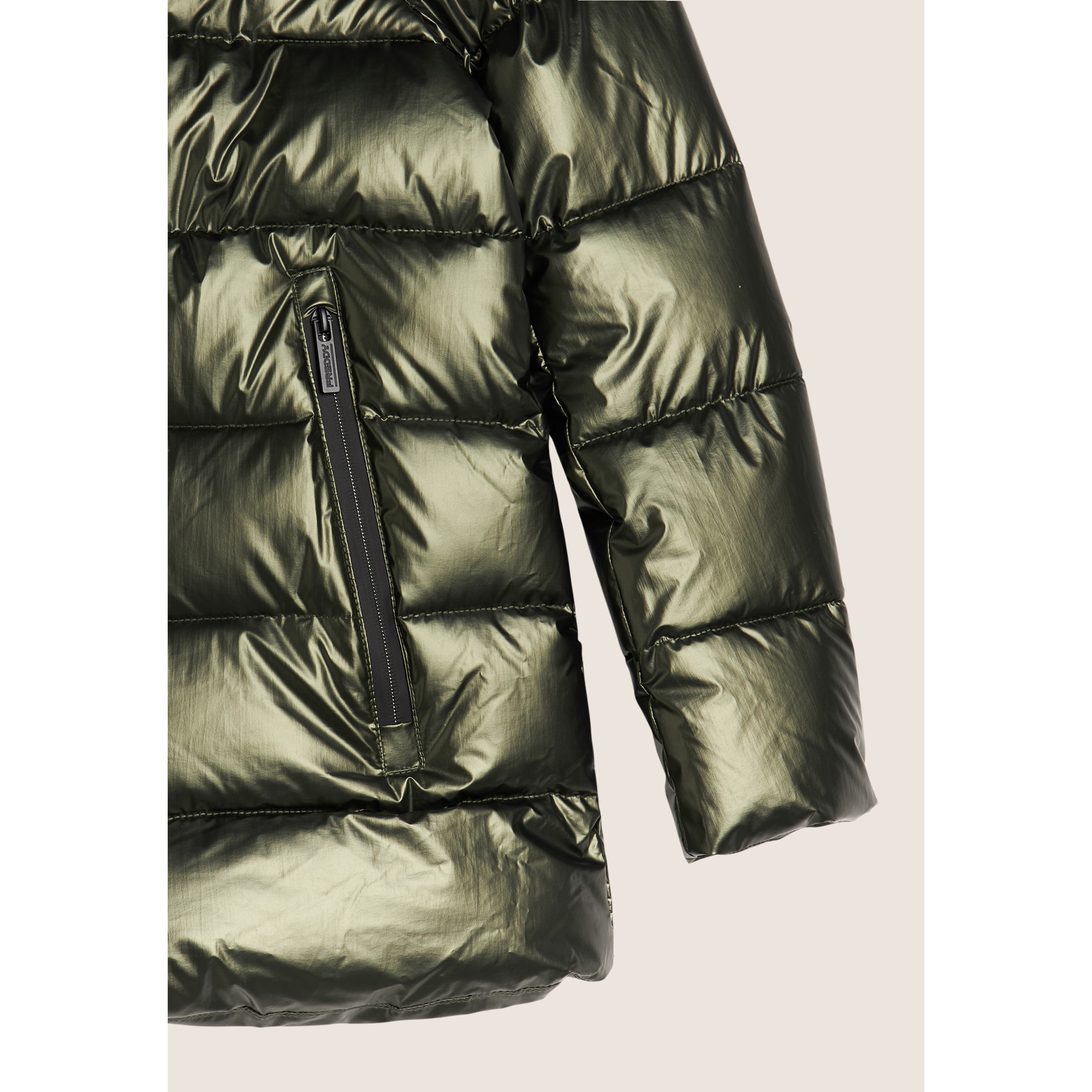 Piumino donna lucido con cappuccio protettivo e coulisse