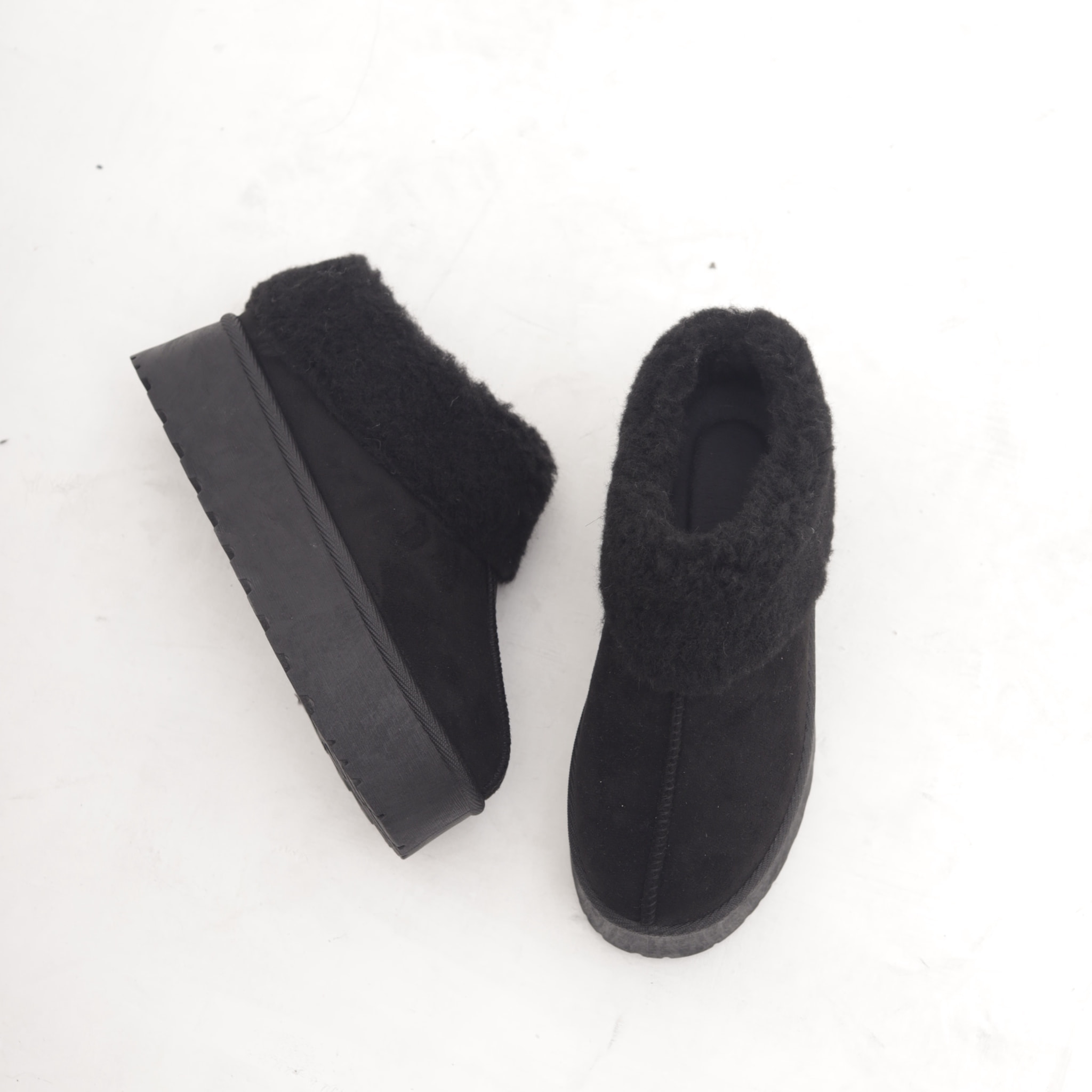 SLIPPER MAMMUT RISVOLTATO NERO