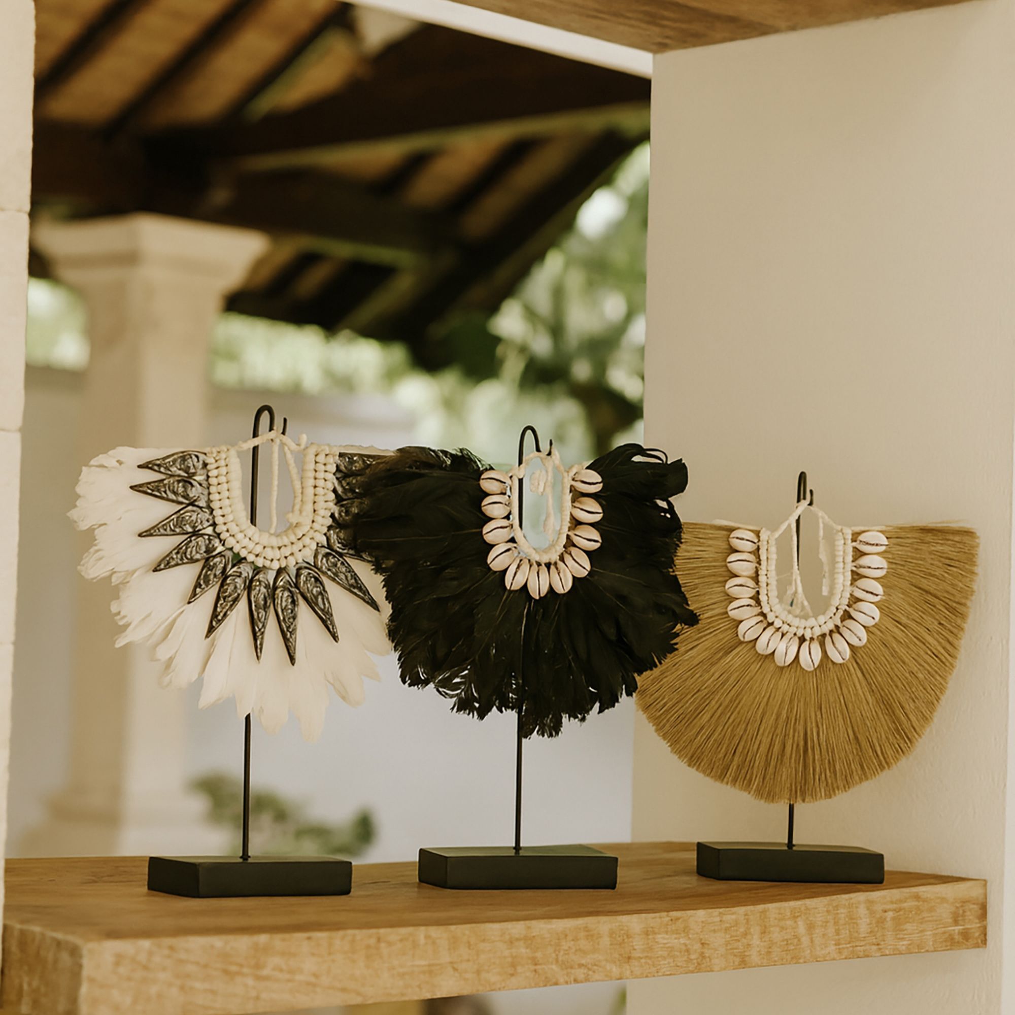 Collier en plumes blanches et coquillages PAPUA