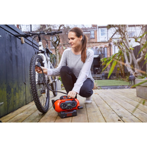 Gonfleur-Compresseur filaire ou sans fil 11 BARS/ 160 PSI (sans batterie) BLACK+DECKER BDCINF18N-QS