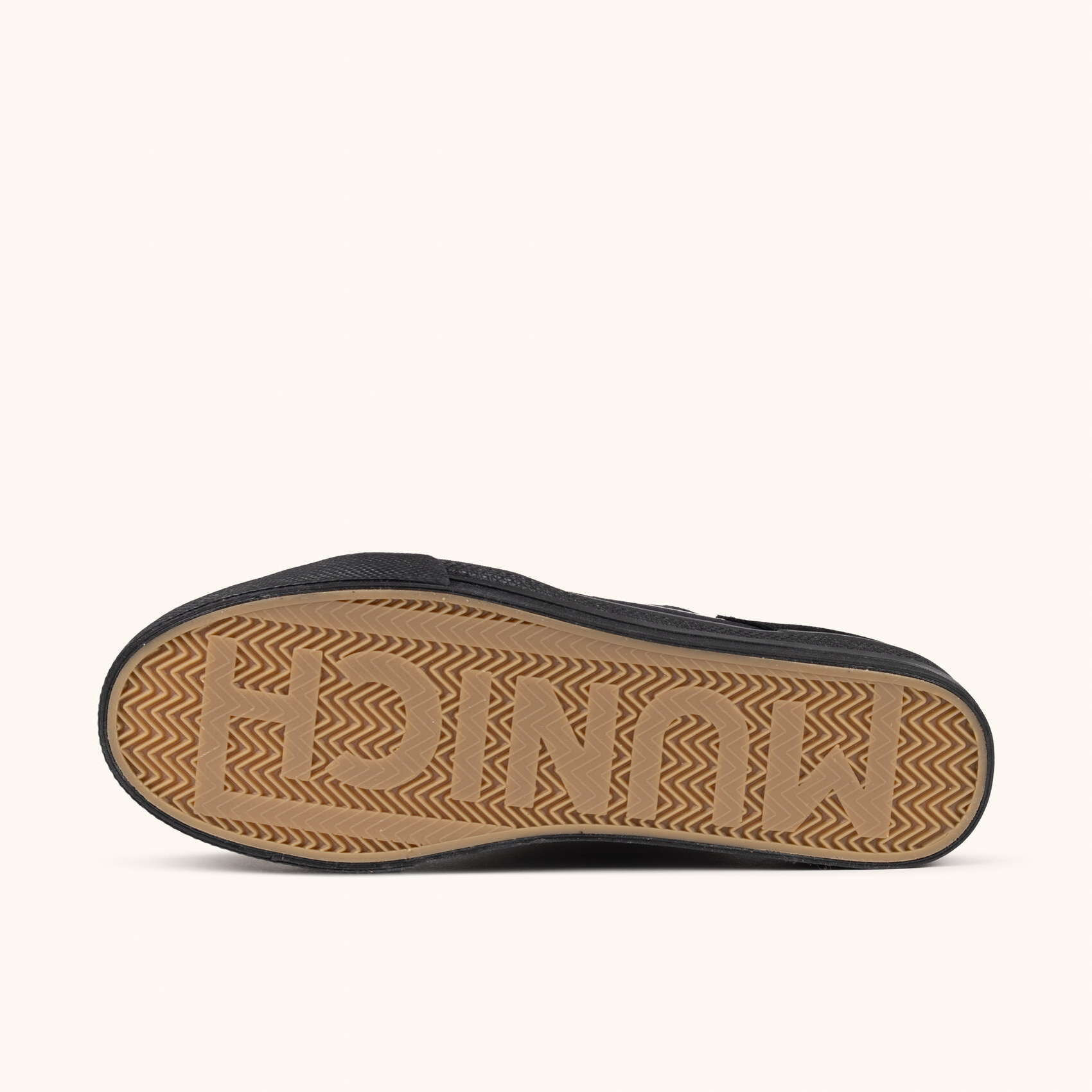 Zapatilla Casual Urbana Negra con Suela Vulcanizada MUNICH SWING 13