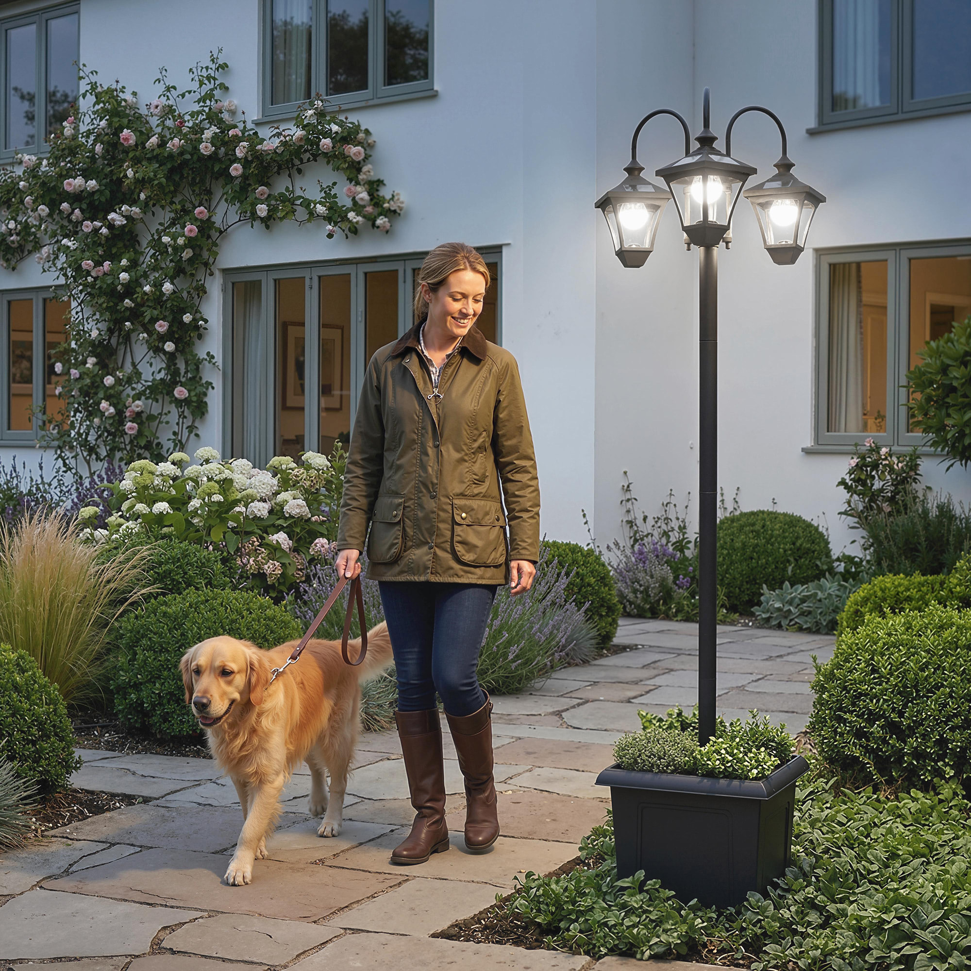 Lampadaire extérieur 3 têtes LED avec bac à fleurs noir