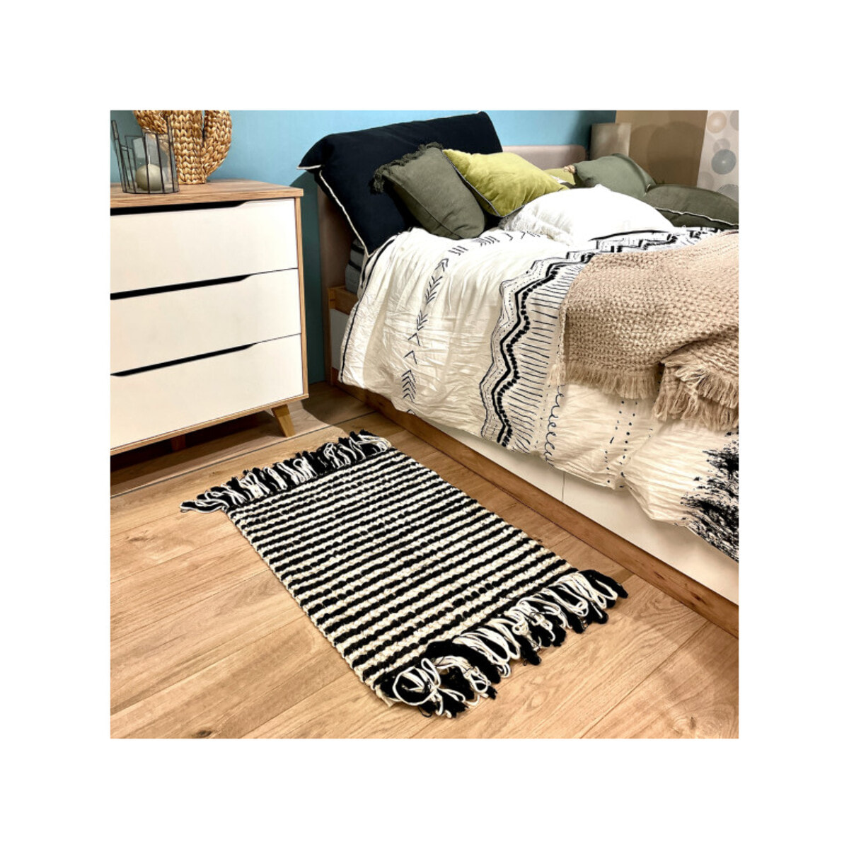 Tapis 60 x 80 cm tissu texturé petits pompons avec franges bicolores - MARINE