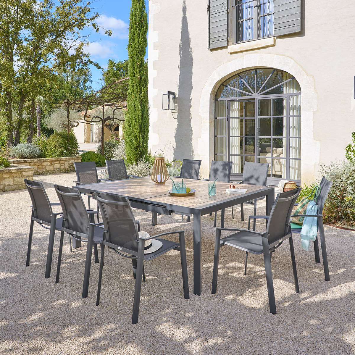 Table de jardin extensible carrée "Évasion" effet bois honey & argile 10 places lates en aluminium